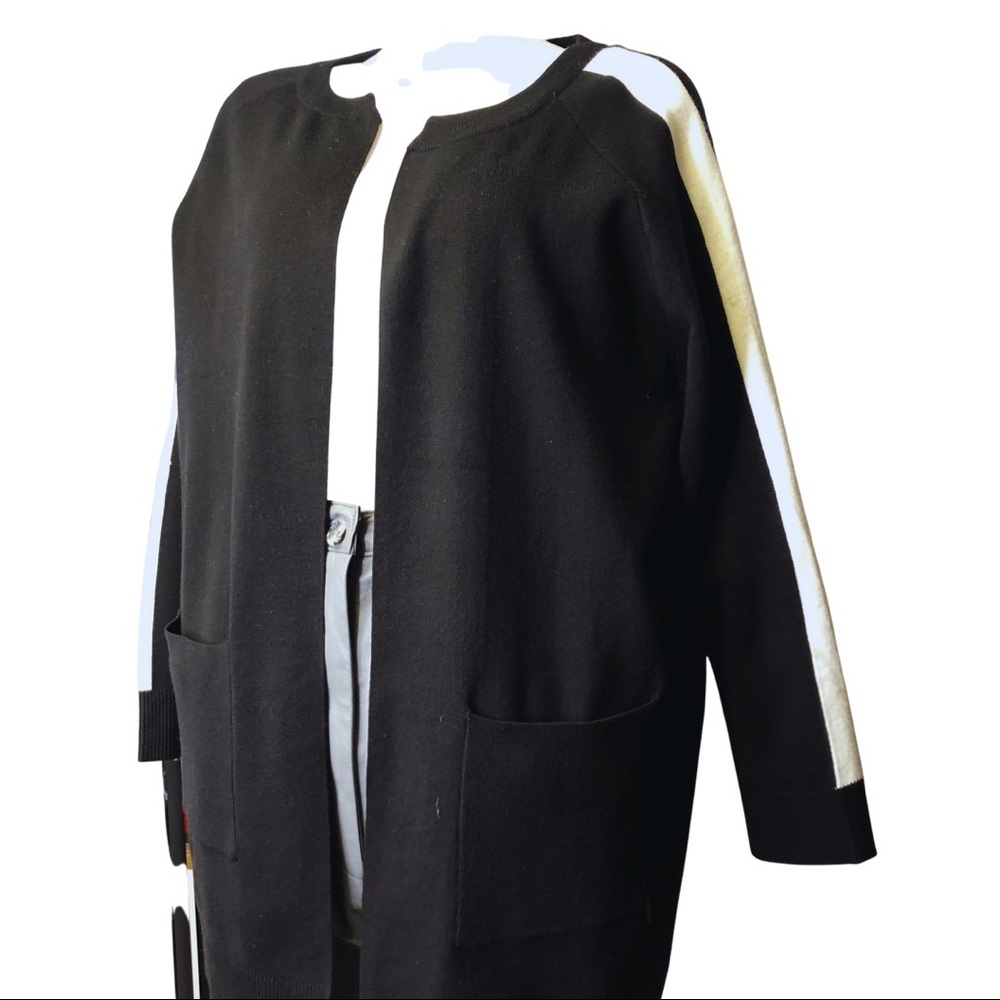 Women Unbranded open front pockets white side lines on the sleeves sz M in EUC